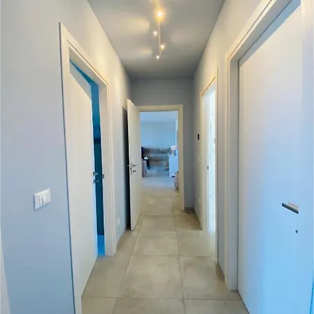 Seascape With Breath Taking View ואסטו